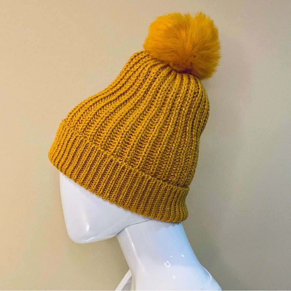 ๐HP๐NWOT Prince & Fox Gold Acrylic Knit Pom Beanie Aeropostale OS - Picture 2 of 8